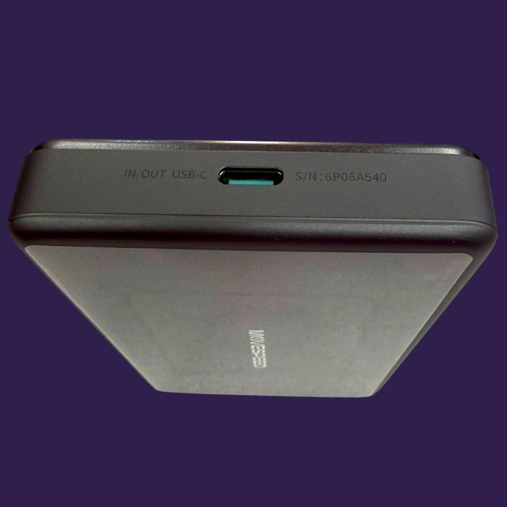 Magnetic 10000mAh Power Bank USB-C port detail